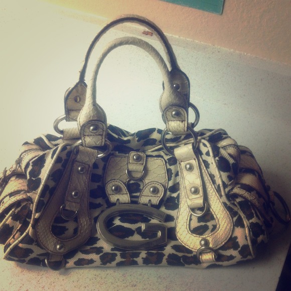 🌸New reduced price 🌷Leopard print Guess Bag