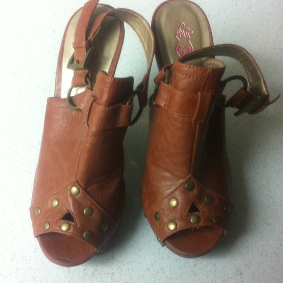 🌸 New reduced price 🌷Brown sling back heels