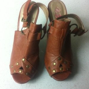 🌸 New reduced price 🌷Brown sling back heels