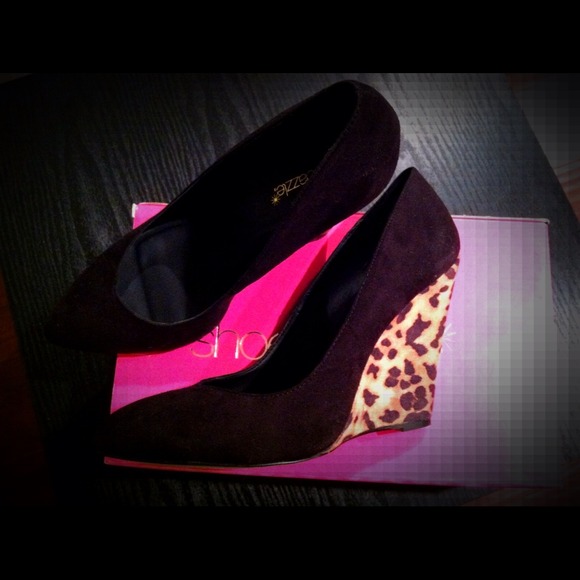 Shoes - Shoedazzle Wedges