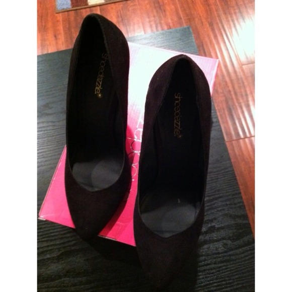 Shoedazzle Wedges - Picture 2 of 4