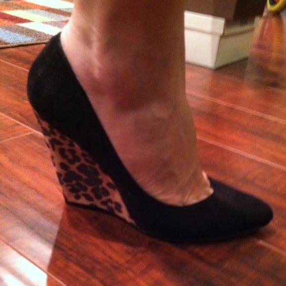 Shoedazzle Wedges - Picture 3 of 4