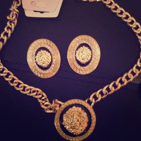 Lion ear rings and neckless