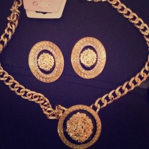 Lion ear rings and neckless