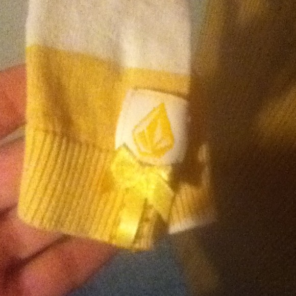 Striped yellow Volcom cardi😘 - Picture 2 of 4