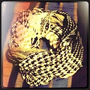 Black and white scarf