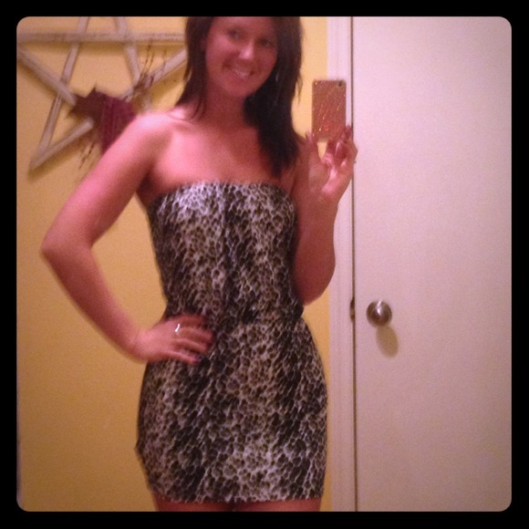 Black & white leopard print tube style mini dress!
