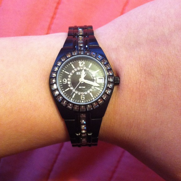 Black relio watch with rhinestones