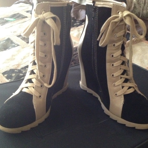Hidden wedge boot 9