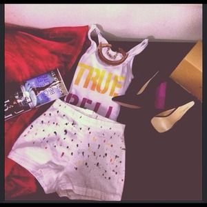 White High-waisted Paint splashed shorts