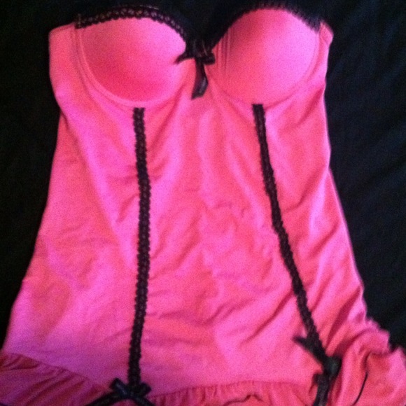 Pink and black lace skirted corset - Picture 1 of 1