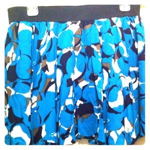 Floral stretch skirt.