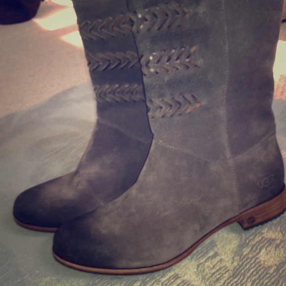 **SOLD**Ugg boots sz 8