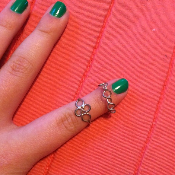 2 toe rings