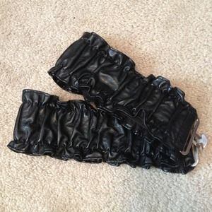 Ruffle elastic black belt