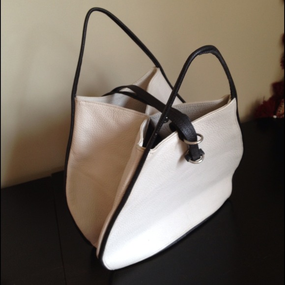 ❌⭕SOLD⭕❌Tote Le Monde black & white leather bag. - Picture 2 of 4