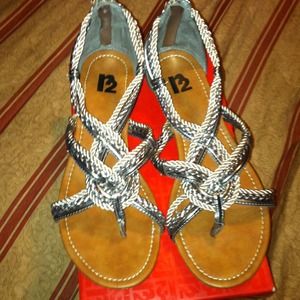 🎈Price Reduced🎈Gorgeous Sliver Sandals