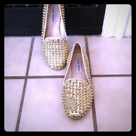 REDUCED!!! Steve Madden Gold Studded Flats