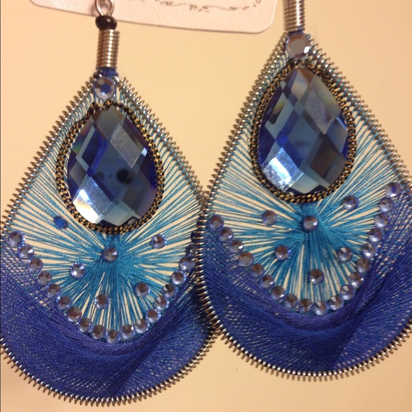 🎉SOLD🎉Gorgeous Turquoise/Royal Blue Earrings - Picture 2 of 2