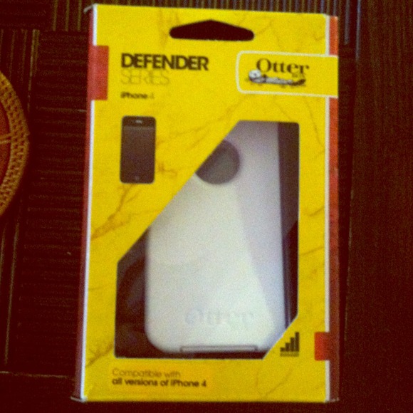 BN White Otter Box Defender Series 4 all iPhone 4