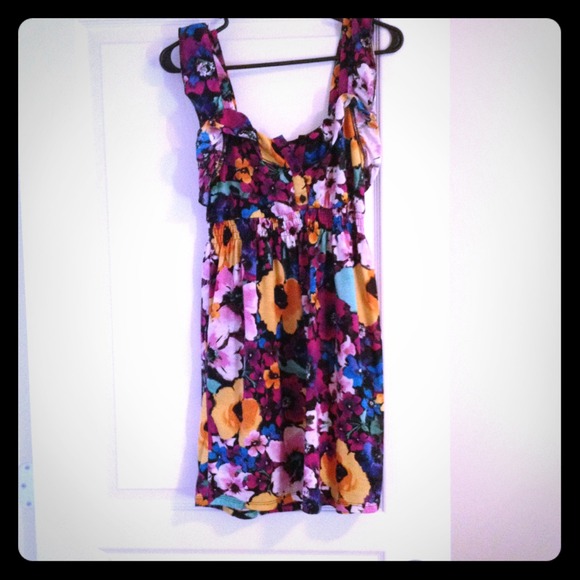 Super cute floral dress perfect summer dress!