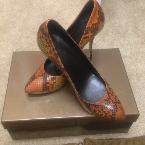 Authentic Gucci size  Italian 38.