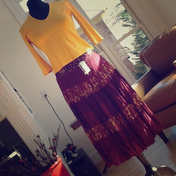 BUNDLE! Cache skirt, purse and top