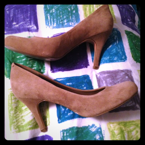 ✨RESERVED✨ American eagle flip flops & Suede heels