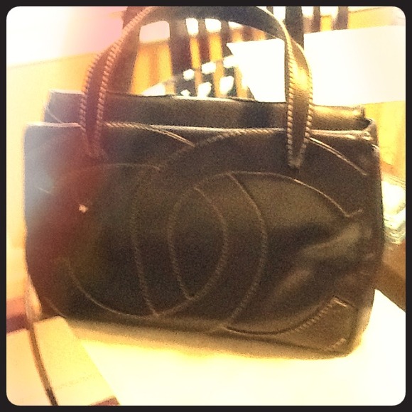 💢SOLD💢Authentic Chanel Tote SOLD!!