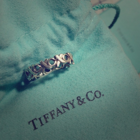 Tiffany & Co. Paloma Picasso Love & Kisses Ring