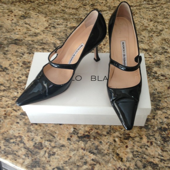 😀 On hold. Authentic Manolo Mary Janes.