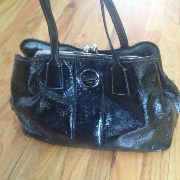 AuthenticSignatureStripe perforated patent leather