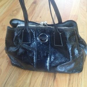 AuthenticSignatureStripe perforated patent leather