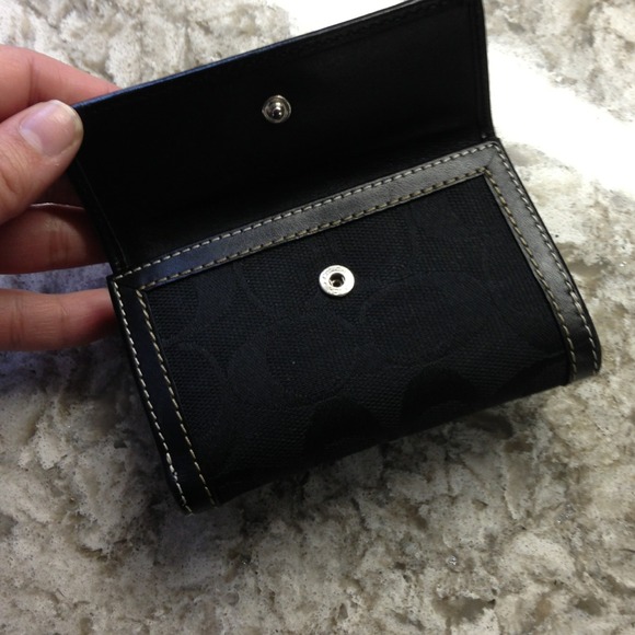 *AUTHENTIC* Coach black signature wallet. - Picture 3 of 4