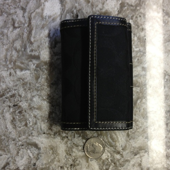 *AUTHENTIC* Coach black signature wallet. - Picture 4 of 4