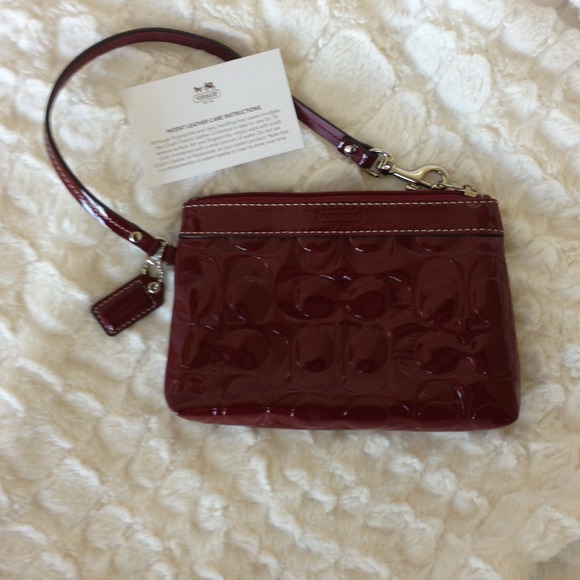 Coach Clutches & Wallets - New reduced 🌟Coach wristlet🌟