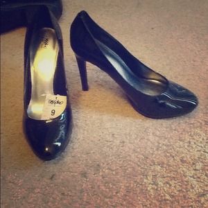 Black patent leather pumps