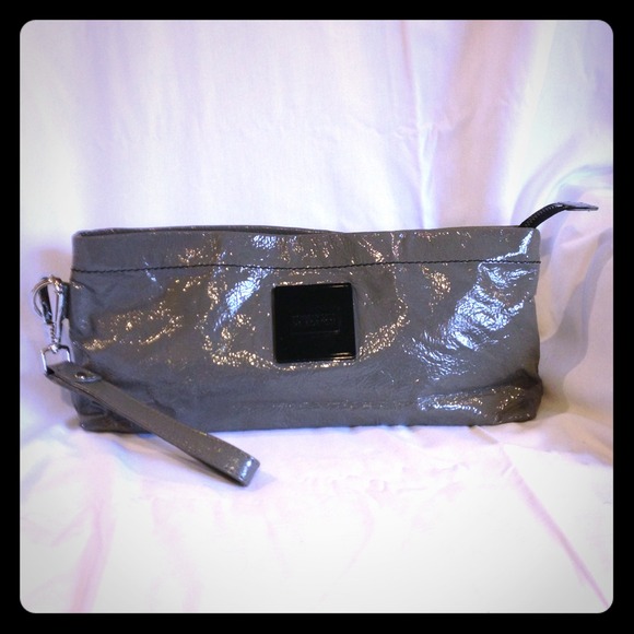 ⬇REDUCED⬇Kenneth Cole Clutch