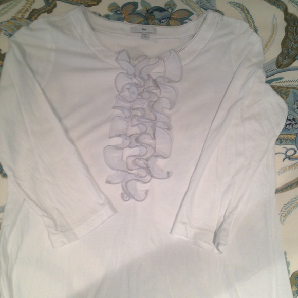 Gap White 3/4 Length Sleeve Ruffle T.