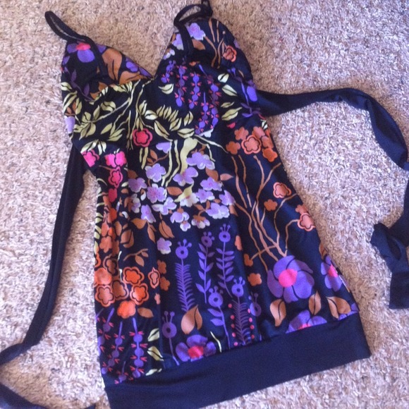 Sexy, long strappy top - Picture 2 of 2