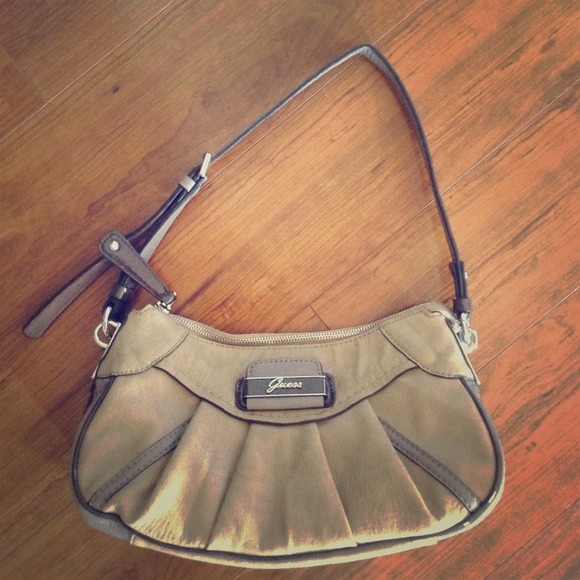 🚫Not available🚫GUESS small handbag. - Picture 1 of 3