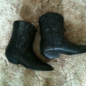 Black cowgirl boots