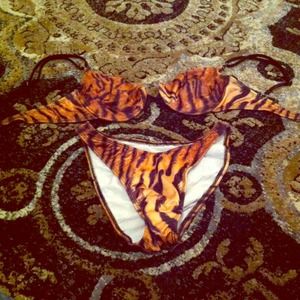 Reserved⛔Chica rica tiger stripe bikini. Large