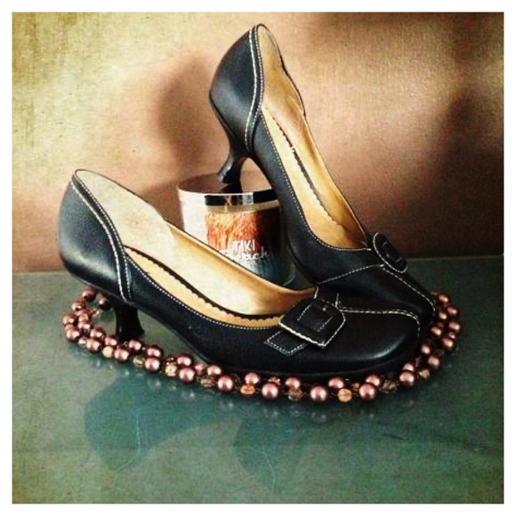BCBG classic pump
