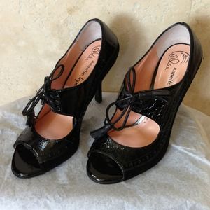 Beautiful never worn Nennette Lepore Shoes