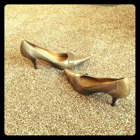 Olive green pointed toe pumps