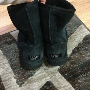 Black shirt uggs! Authentic