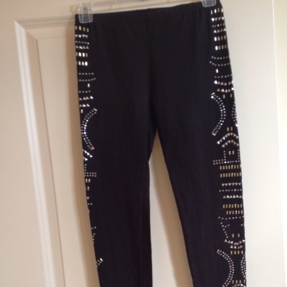 NWOT Tribal Studs leggings S