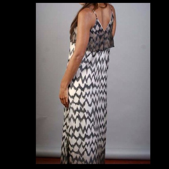 ❤SOLD/BUNDLE❤💃Geo Print Maxi Dress💃 - Picture 2 of 3