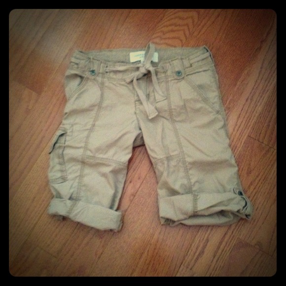 ABERCROMBIE TAN SHORTS